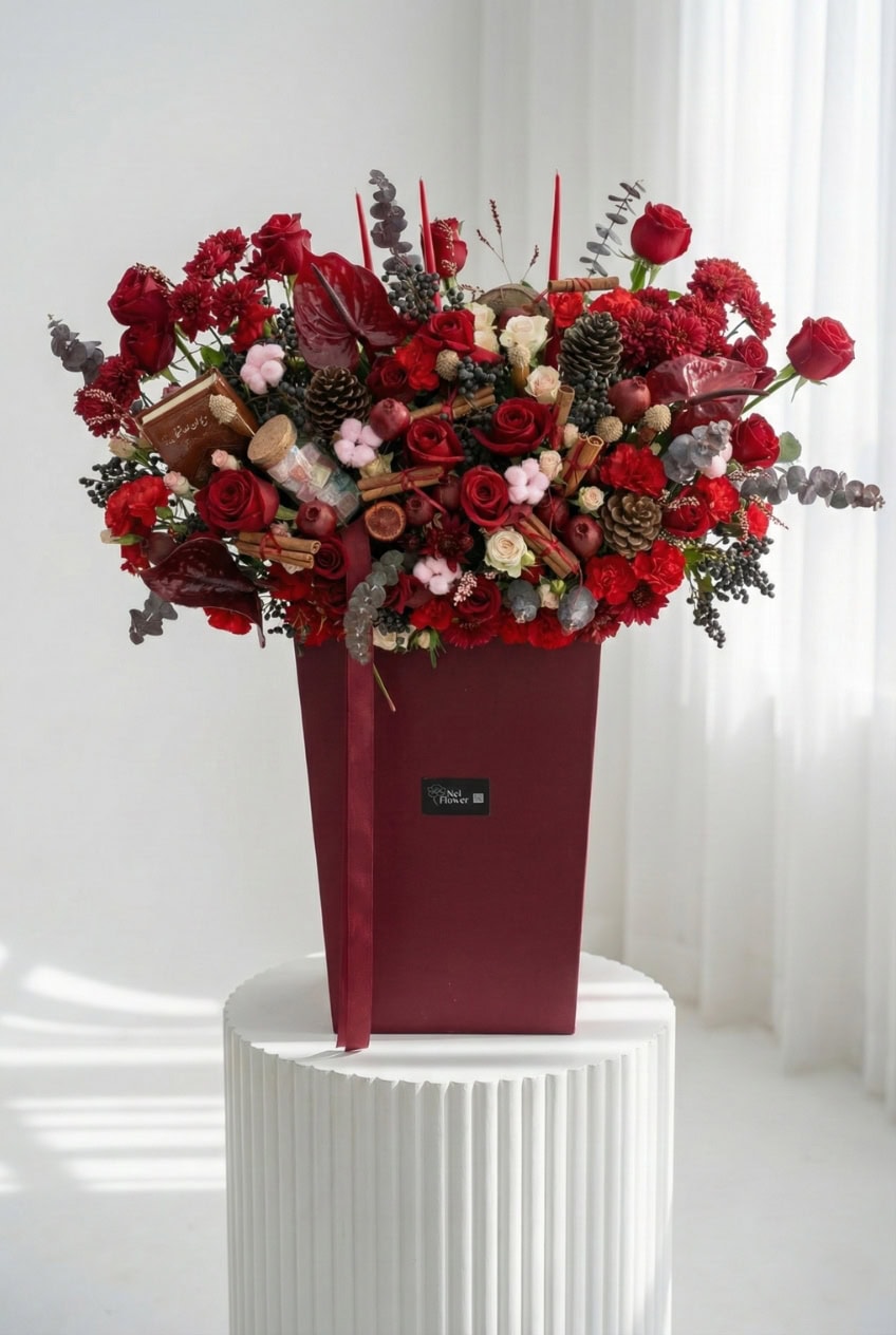 Untitled design - 2025-12-19T205329.375 باکس گل یلدایی کد 2027 - تصویر 1