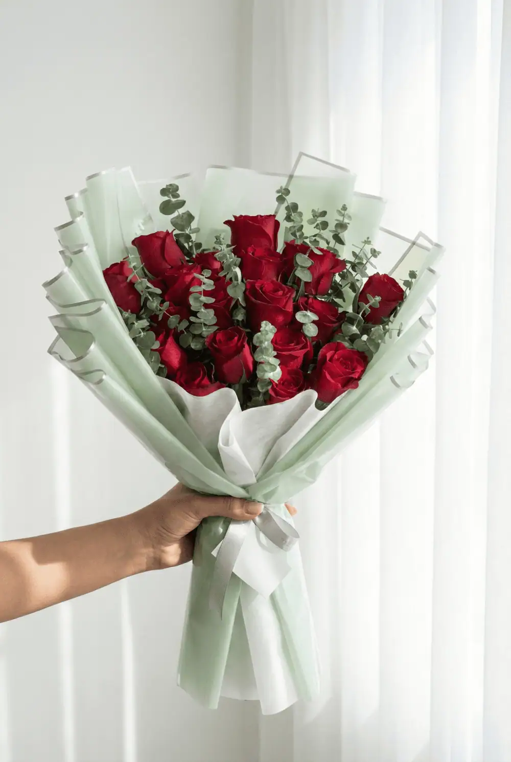 red-rose-with-eucalyptus دسته گل عشق کد 3034 - تصویر 1